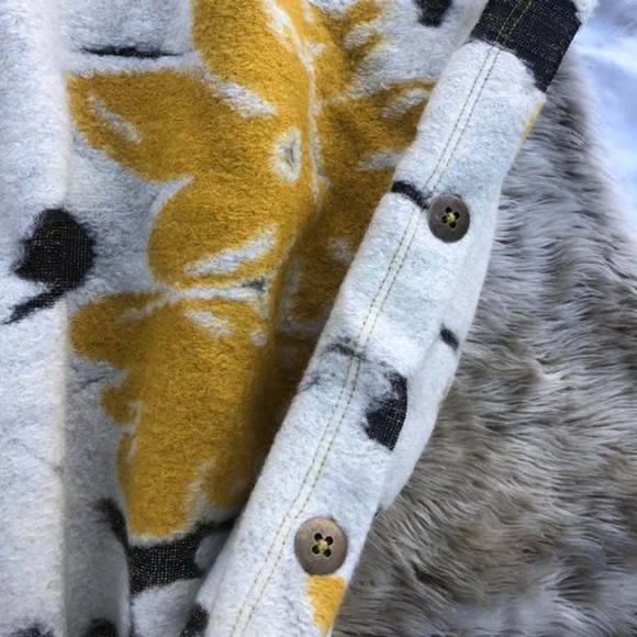 Anthropologie Saturday Sunday Cluster Flora Poncho - Picture 6 of 8